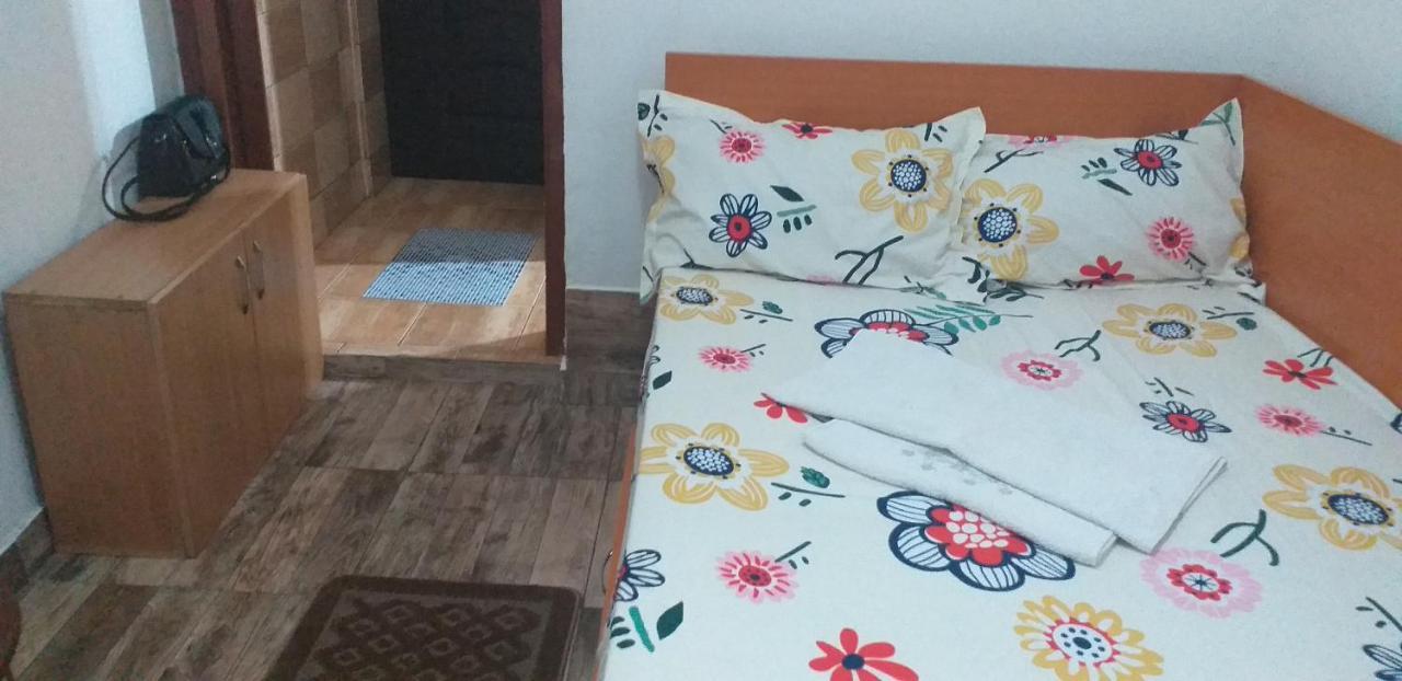 Appartamento Garsoniera Buzău Esterno foto